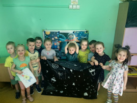 День космонавтики в группе «Пчёлки» День космонавтики в группе «Пчёлки».